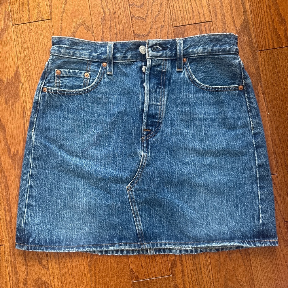 Levi’s denim mini skirt